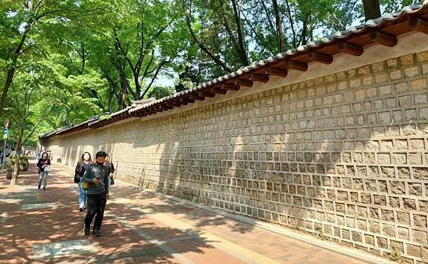 德壽宮石牆路