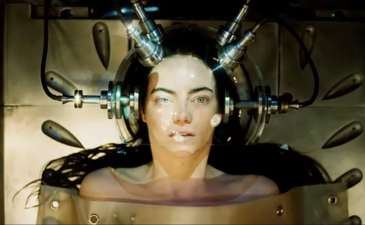 特寫鏡頭用於推進劇情(圖片來源:《Poor Things》劇照)