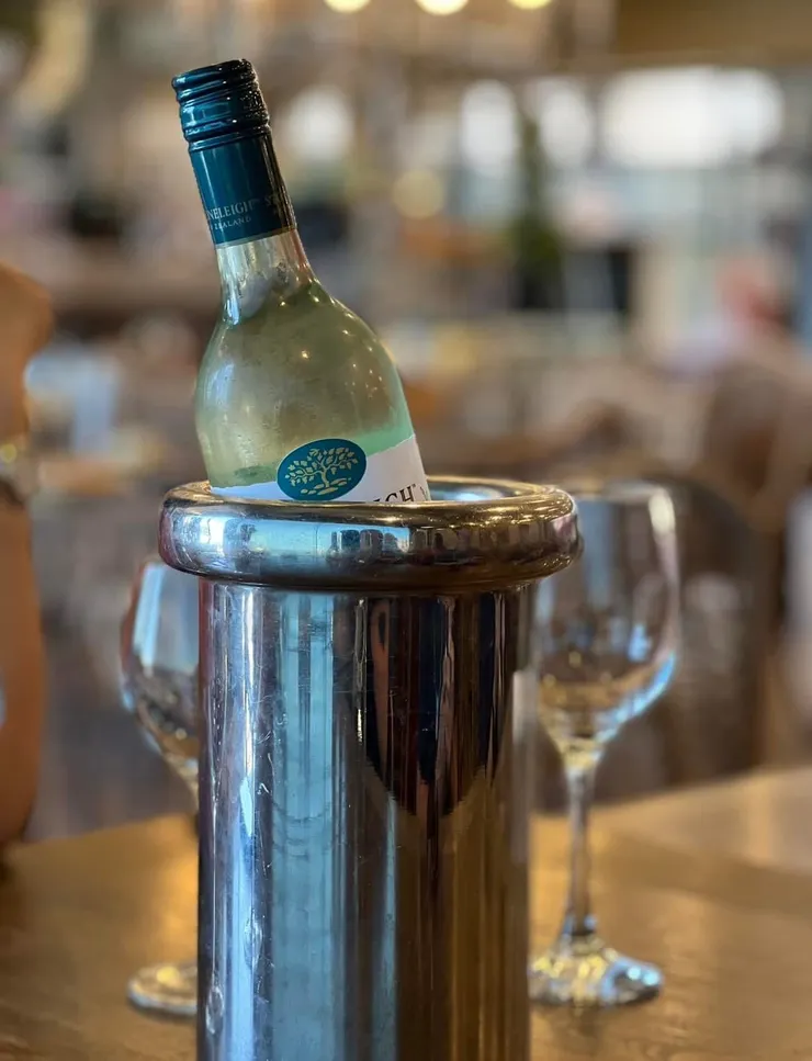 天氣熱，冰鎮白酒肯定要的