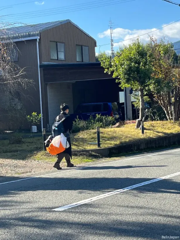 年輕野宿派男子