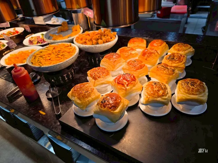 熟食、炸物,每個都夾一點點,以嘗鮮為主,這一區老實說,我都覺得中規中矩。