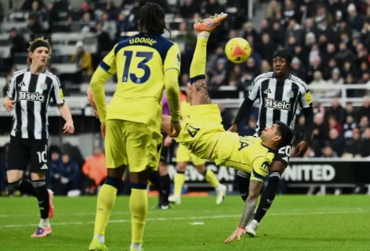 羅美路倒掛金鉤入球助熱刺迫和2:2