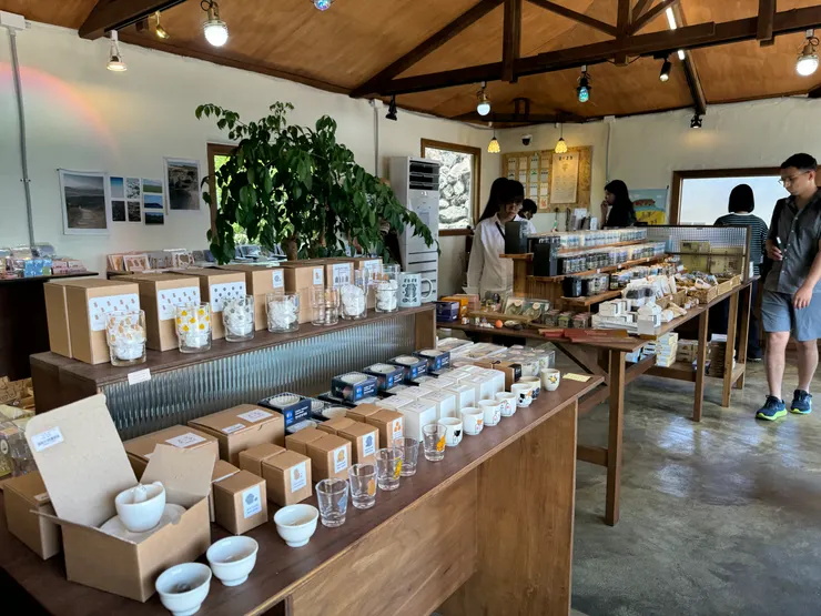 店裡面小小的但非常好逛