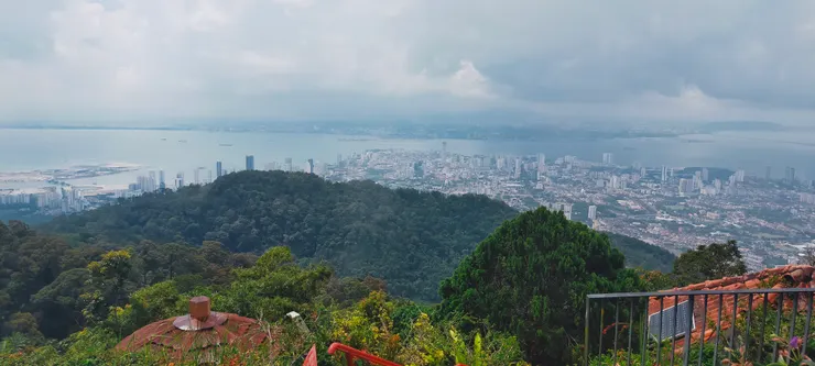 山下的景色一覽無遺