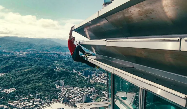 赤手獨攀台北 101：直播 | 評價 8/10  | awwrated