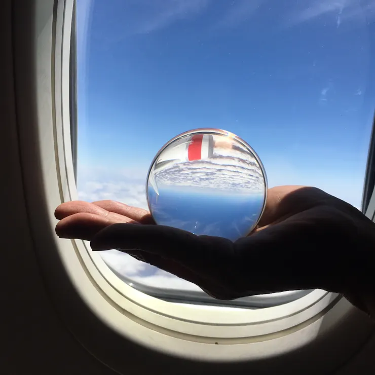 一顆被凝結的世界,也像握住了旅途中那個不願被遺忘的瞬間