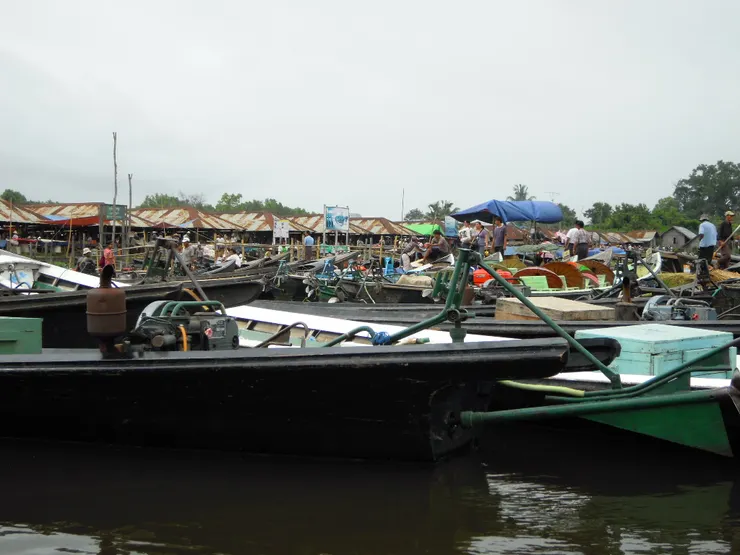 水上市場，遙遠的陸地