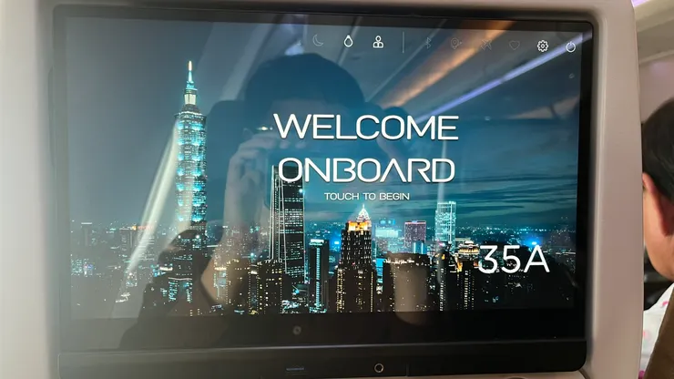 螢幕真的是滿大的。