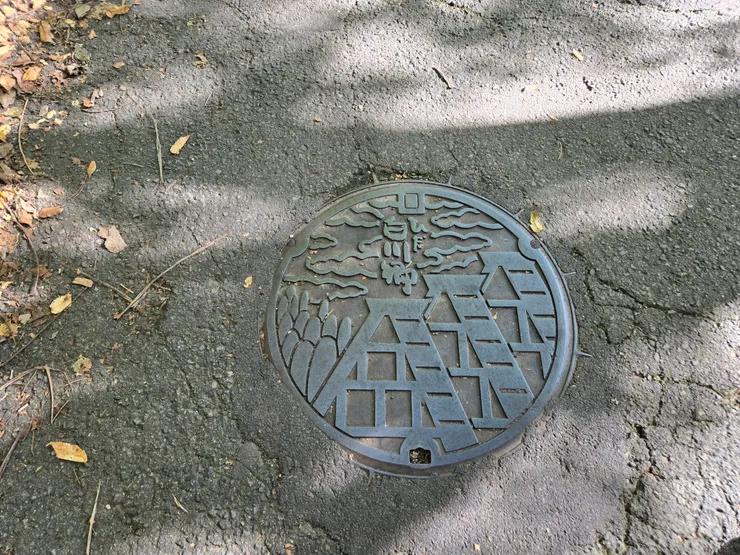 白川鄉造型人孔蓋