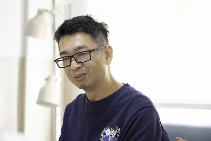 （圖說：胡偉晟用專業與細膩，成為超高齡社會中那抹真誠的光，與男性居服員們併肩同行，在長照之路上綻放溫柔力量。）