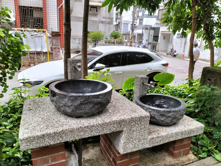 新竹步道旁接水石盆/Mingling攝