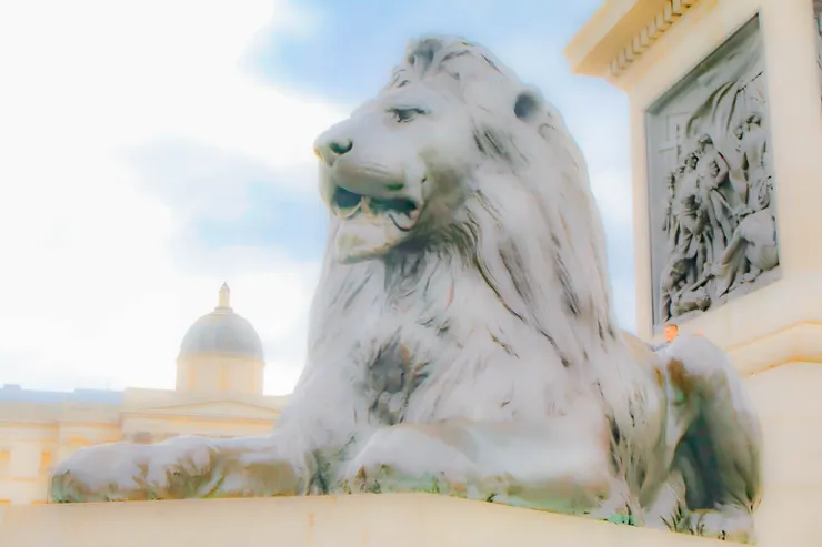 國家藝廊前的獅子雕像