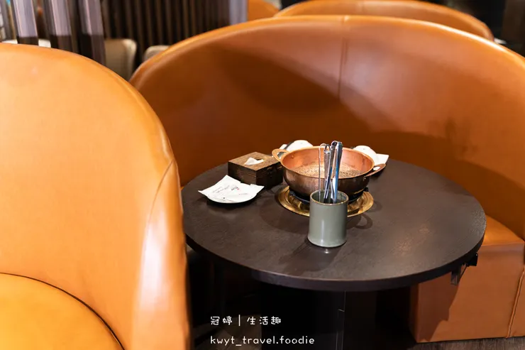 [高雄左營火鍋餐廳]銅花精緻涮涮鍋，火鍋界的LV！整隻龍蝦與A5和牛的奢華約會，專人桌邊服務，左營約會餐廳推薦，附最新菜單