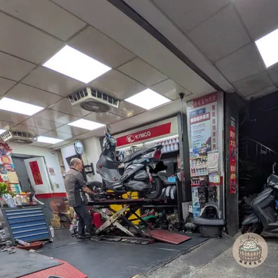 感謝今天協助修理機車的師傅與司機，以及我的機車夥伴🛵