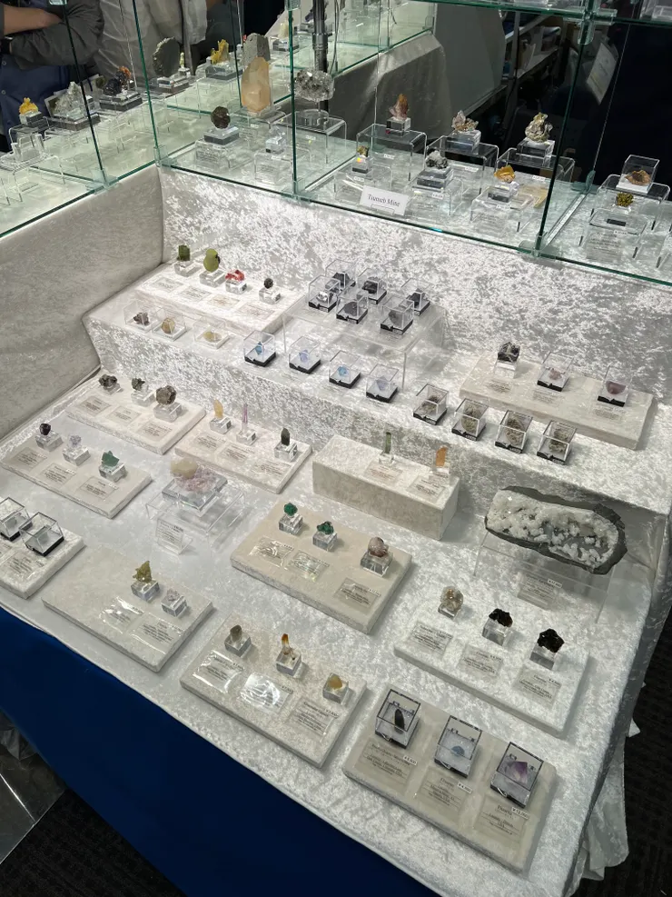 大阪礦物展上可以看到細緻的礦物標本