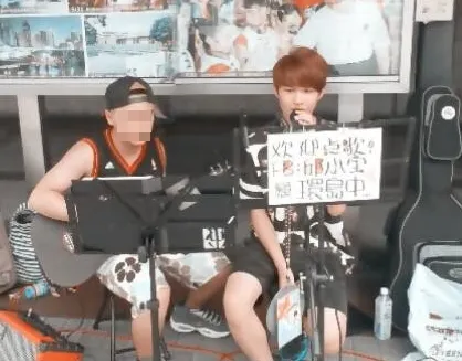 照片拍攝自2014年舊火車站街頭演唱