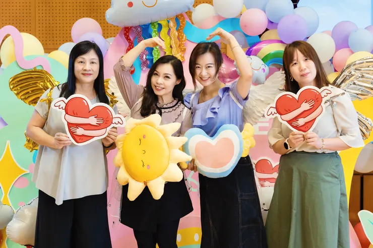 左起:學校培育統籌劉佩儀主任、蘇詠思校長、生命教育機構Why Not Education林秋霞老師、中文科主任陳念慈老師,不遺餘力地推動同理心教育