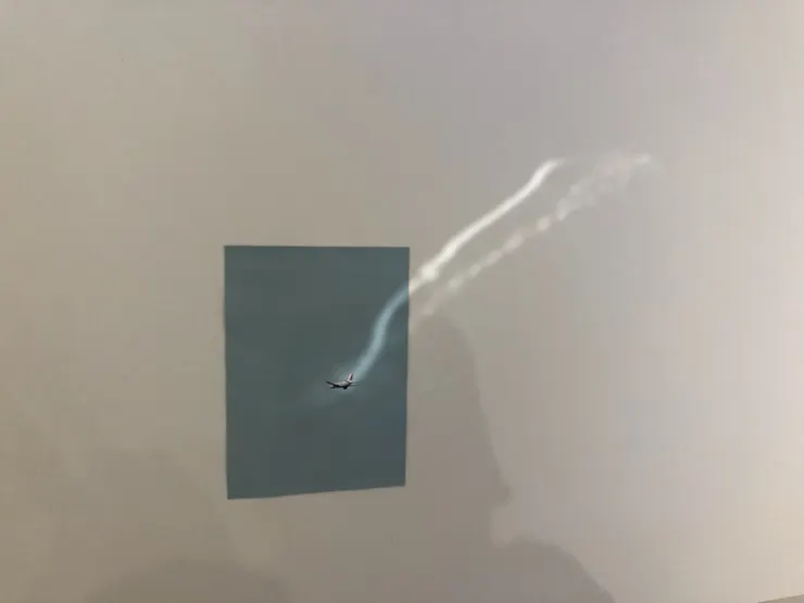 黃萱〈經過 Passing by〉, Acrylic, Paper, 21 x 29.7 cm, 2022。

攝影｜作者