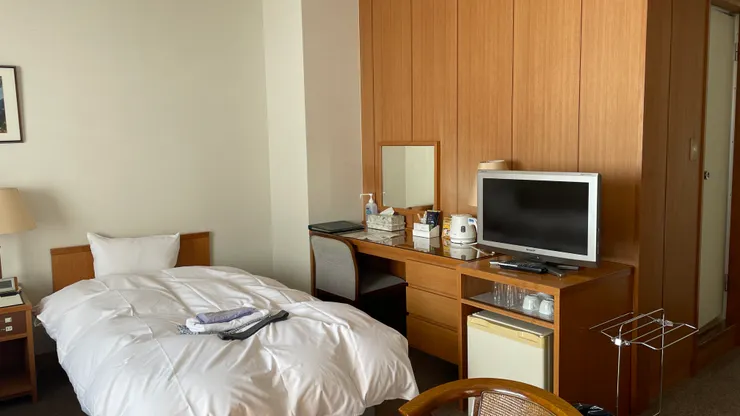 還附梳妝台＋復古電視機