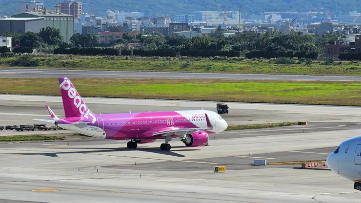 這是樂桃航空的空中巴士A320型窄體單走道客機