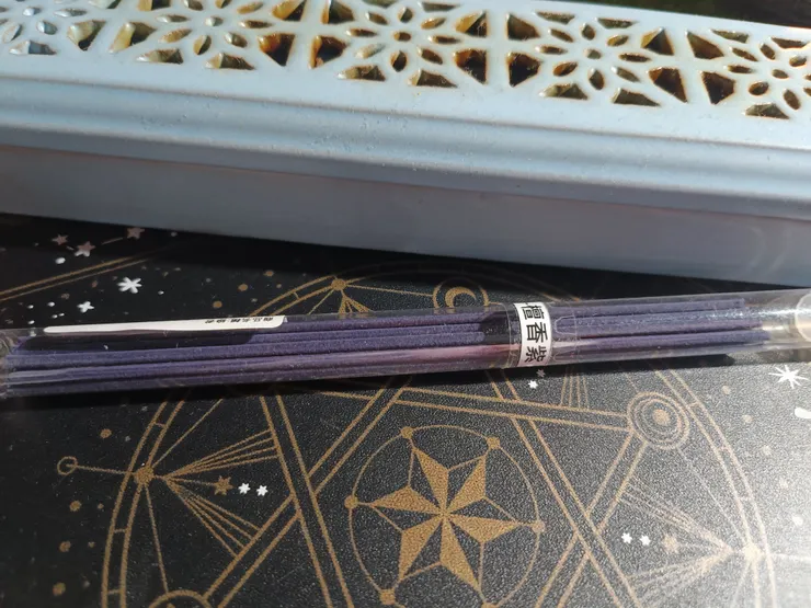 這是日本香「花風情-檀香紫」