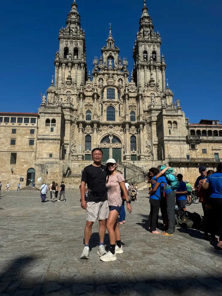 狂拍1萬張！（旁邊是哭成一團的朝聖者，他們紮紮實實的走了一個月最後哭成一團，好感人～～😭）