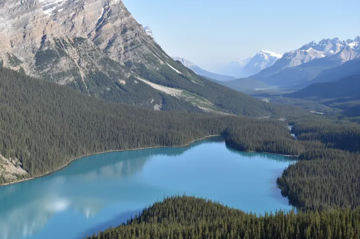 夏天佩托湖從觀景台看出去的景觀