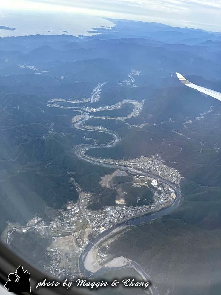 日本山區的山路蜿蜒如一條巨龍
