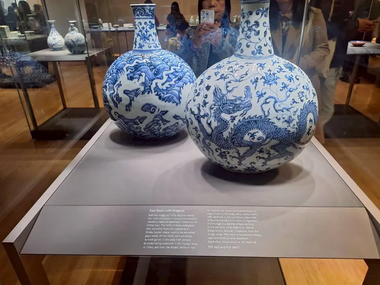 △明宣德 青花雲龍紋天球瓶