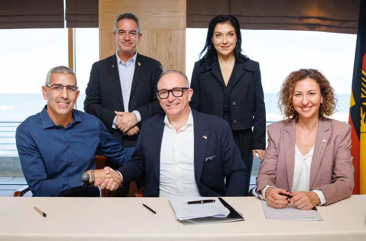 德國聯邦能源與經濟部長 Katherina Reiche(右上)、海德堡執行長 Michael Wellenzohn(中下)