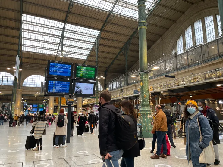 直接出站讓我很訝異，我還呆站原地想說，直接出去嗎？