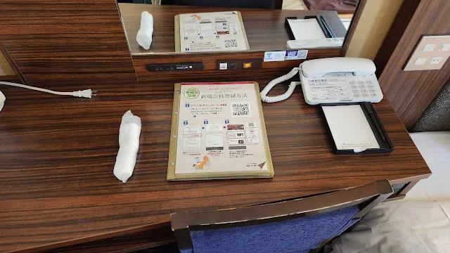 桌上配備和足夠的插頭