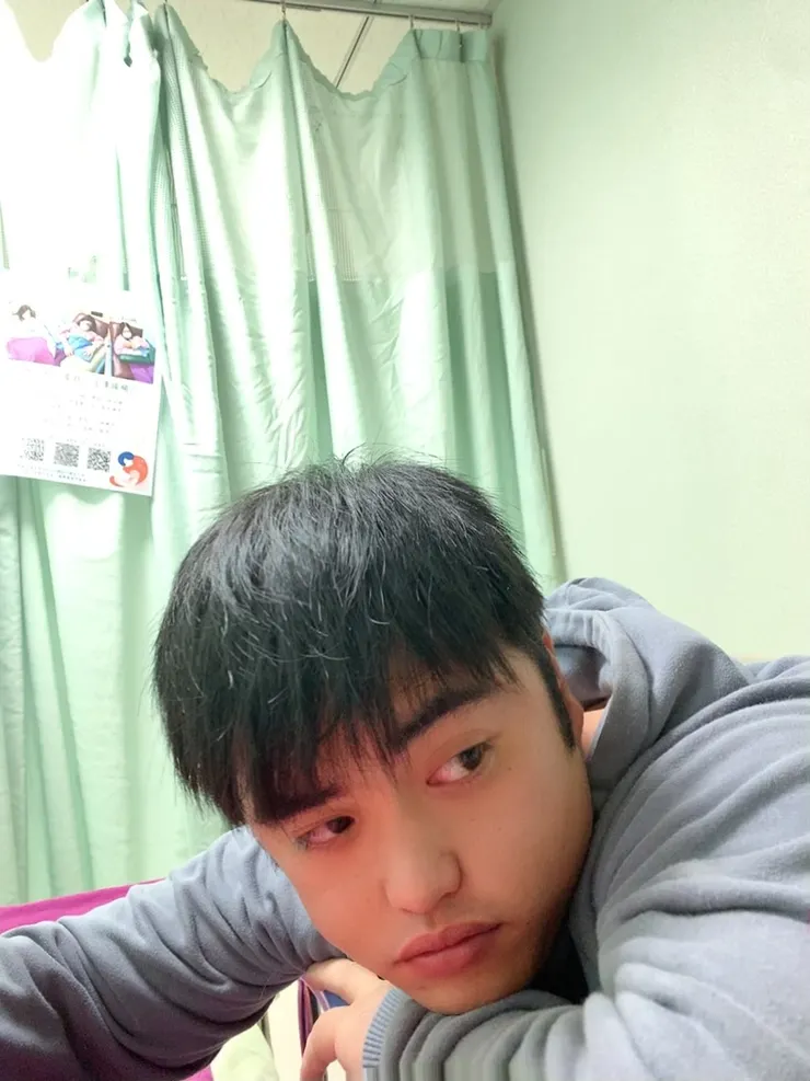 老公很認真的喬機器