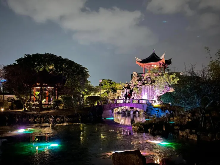 福州園是建立於1991年的閩式庭園，紀念那霸與中國福州市締結姊妹市十周年，目前是那霸市著名的夜景打卡點。