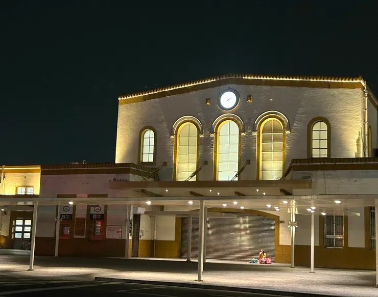 夜晚的嘉義火車站