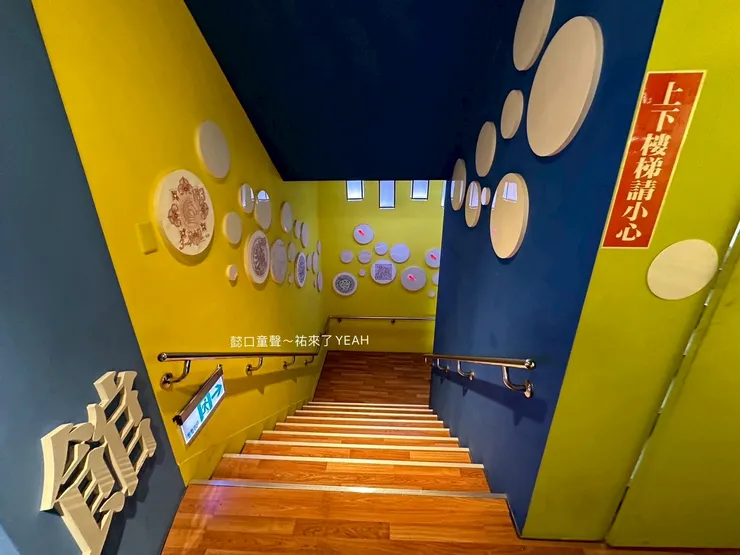 觀光導覽這棟二樓為統一發票導覽區，無電梯。