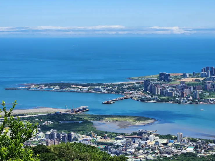 興建中的淡江大橋