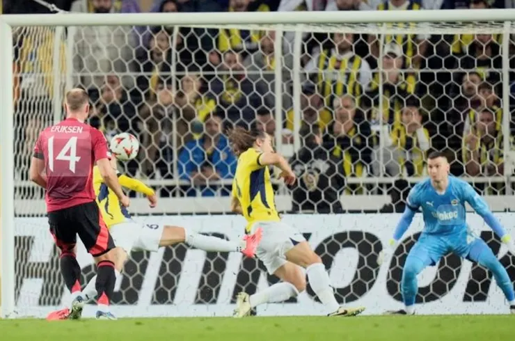 基斯甸艾歷臣抽射破網助曼聯領先1:0