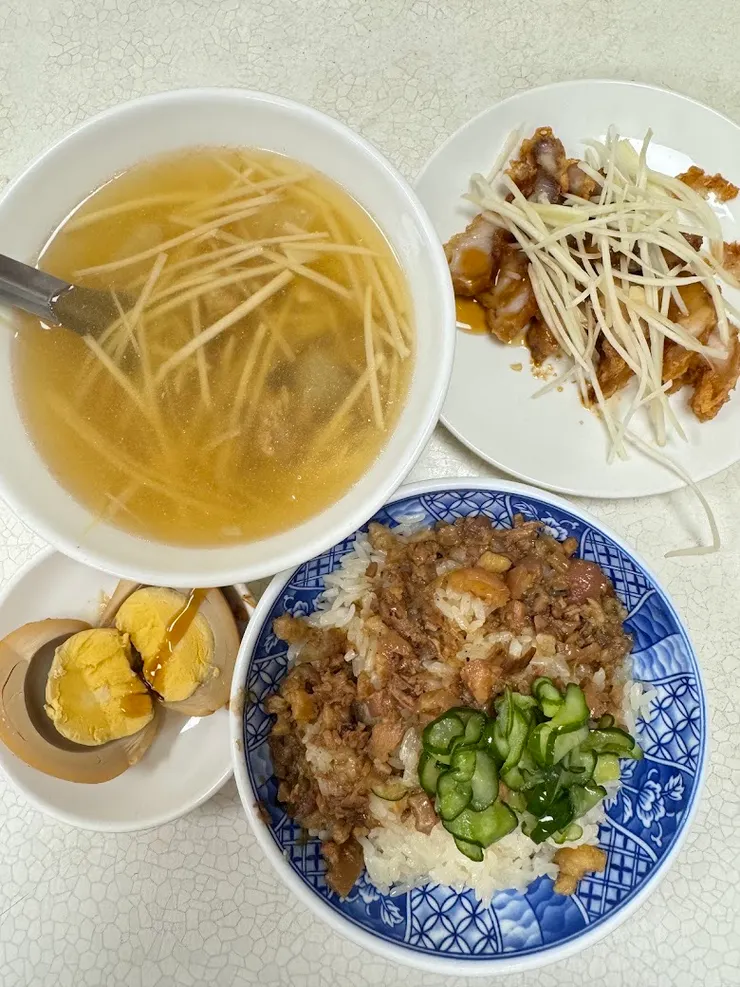 美味米糕與配菜（圖片截圖於網路）