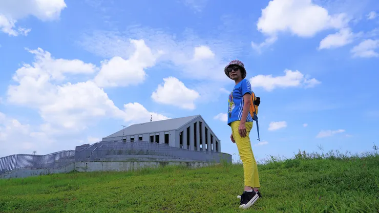 屋頂建築牆壁鏤空利於空氣流動的通風