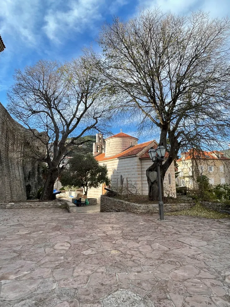 聖三一教堂，我只拍到背面....