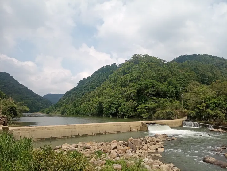 過水橋上溪景，可惜當日未達蓋過路橋之水量