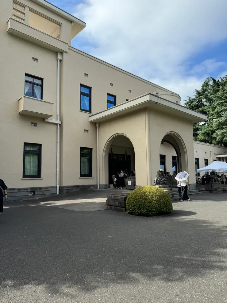 建築物本體外觀很樸實