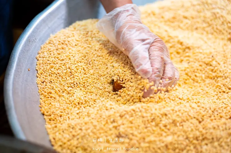 [台中大甲伴手禮]麻姥姥手工餅舖，媽祖欽點的供品？麻荖盆花供佛美翻天，傳承五代百年手藝，過年限定木盒、抹茶口味必搶，2026禮盒推薦