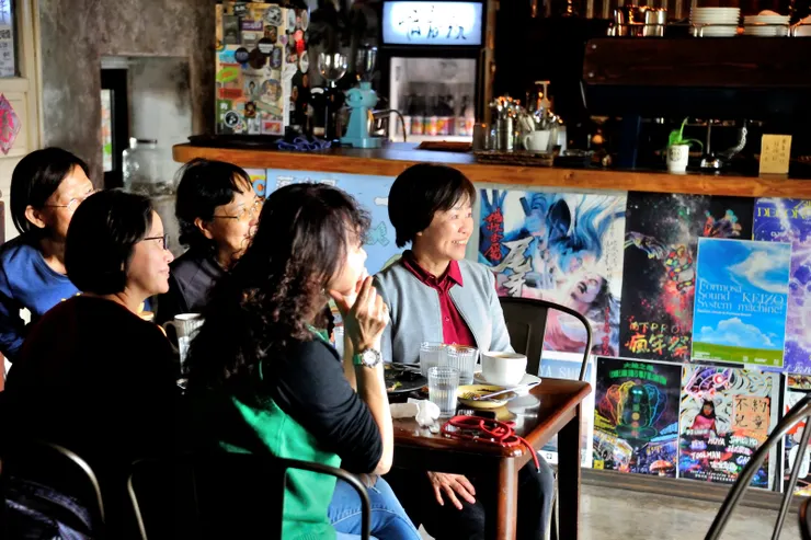 【十點高鐵左營站會合駛向肥春號 九重葛很美貓很自在食物還算好】