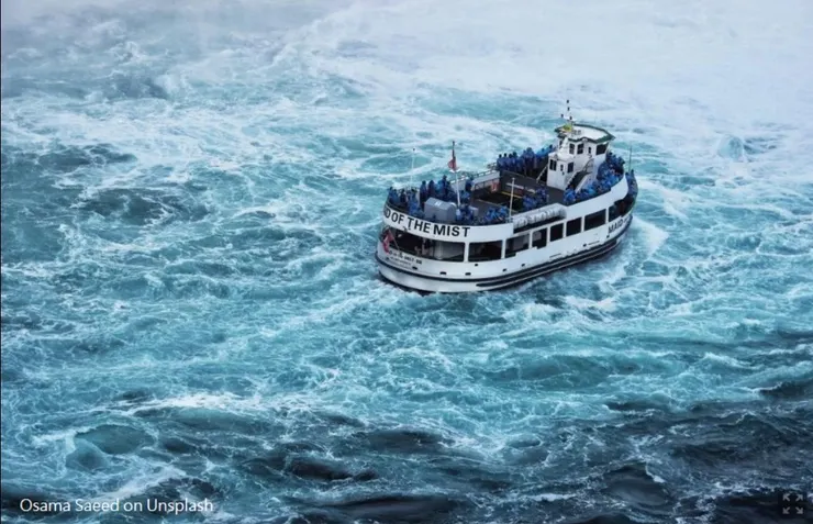 詩篇89:9 祢管轄海的狂傲；波浪翻騰，祢就使它平靜了。