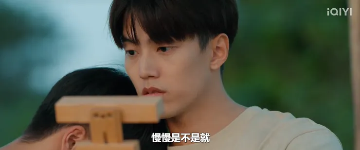 這裡還想說許陸輝怎麼忽然就靠余行肩膀了XDDDDD