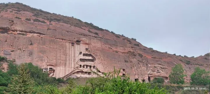 三十三天石窟外觀