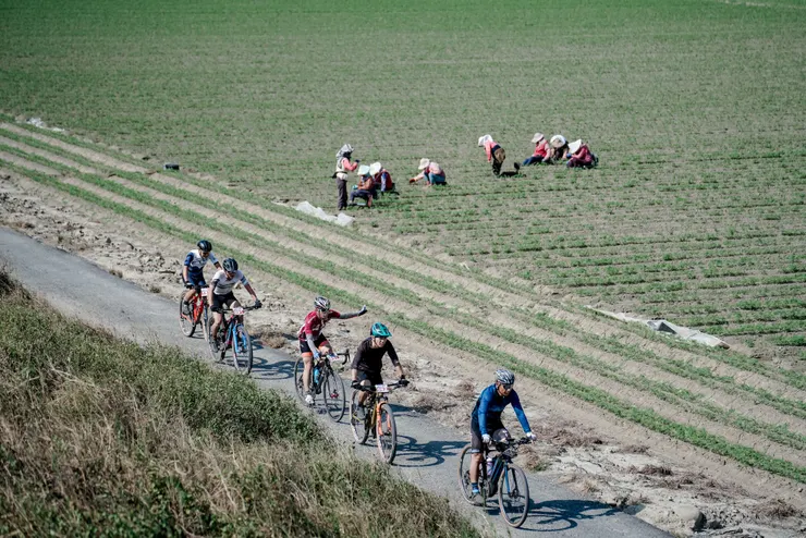 台灣沒有像美國中西部那樣綿延數百里的礫石道路，但是這不代表台灣就不能騎出屬於台灣的瓜佛風格。