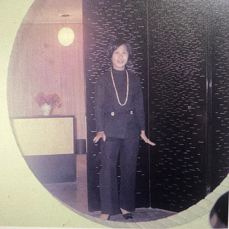 虹盧舊照，雙面屏風，黝黑面及矮櫃黝黑面